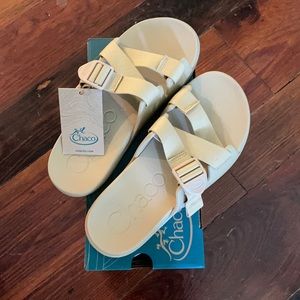Chaco Chillos slides